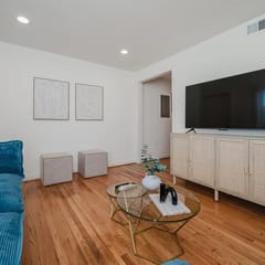 Central Suite B - 2 Bedrooms/King Bed/Parking