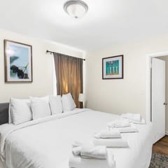 Norwood Seven Flat No. 1 - King Bed/WiFi/Cozy