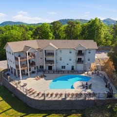 Serenity Ridge Clubhouse - 6 Units/Big Groups/Pool