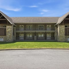Hearthstone Lodge- 4 Private Units/King Beds/Patio