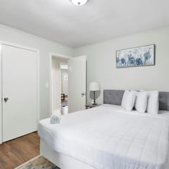 The 86th Street Retreat | Patio/King Bed/Groups