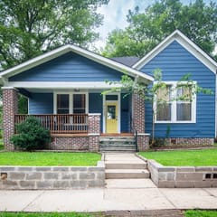 Division Den |Charming One-Level w/ Backyard +WiFi