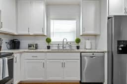 Avenue Quads - Unit 2/Cityside Retreat/Parking
