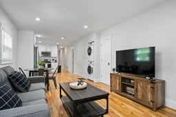 Avenue Quads - Unit 3/Family-Friendly/City Retreat