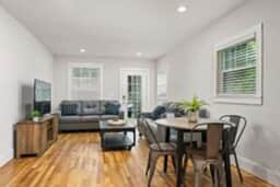 Avenue Quads - Unit 3/Family-Friendly/City Retreat