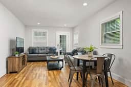 Avenue Quads - Big Groups/King Bed/Parking/4 Units