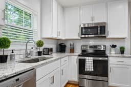 Avenue Quads - Big Groups/King Bed/Parking/4 Units
