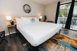 Avondale Guest House- Private Balcony/Grill/Family