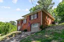 Broadmoor Brick Haven- 2 Units/Great for Groups