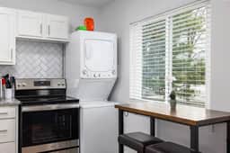 C1 Vulcan's Hideout-King Bed/Workspace/FreeParking