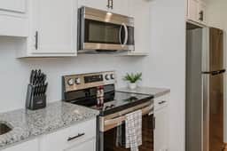 Central Duo Suites - Big Groups/Parking/Queen Beds