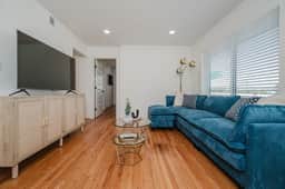 Central Suite C - 2 Bedrooms/Double Queens/ Parking
