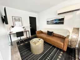 D2- Vulcan's Double Suite-King Beds/Pets/Wifi/City