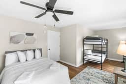 Druid Hills Retreat | Group Stay/King Bed/Parking