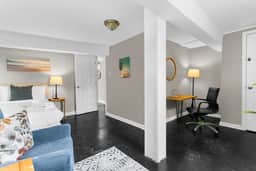 Dugan Cottage Suite B - City Stay/WorkSpace/WiFi