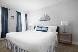 Fourth Street Retreat | King Bed/Family/DownTown