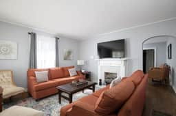 Fourth Street Retreat | King Bed/Family/DownTown
