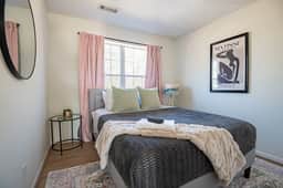 Horizon Sunset Getaway- Family/King Bed/City Views