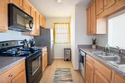 Horizon Sunset Getaway- Family/King Bed/City Views