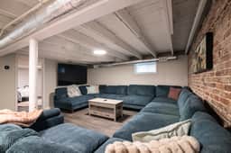 Magic City Manor: Groups/Driveway/Game Room/Wifi