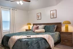 Magic City Manor: Groups/Driveway/Game Room/Wifi