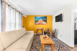 Norwood Seven Flat No. 3- Easy Downtown Access