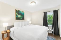 Norwood Seven Flat No. 7 - Downtown/King Bed/2BR