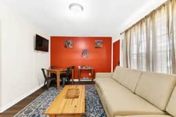 Norwood Seven Flat No.2- Easy City Access/King Bed