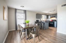 Ridge Retreats Unit A: King Bed/Free Parking/2 Baths