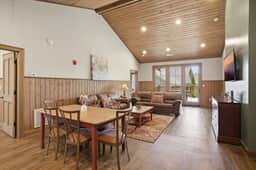 Hearthstone Lodge- 4 Private Units/King Beds/Patio