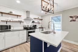 The 86th Street Retreat | Patio/King Bed/Groups