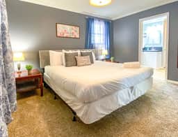 The Cardinal Place | Relaxing Stay Near Downtown