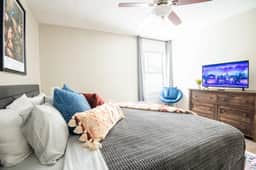 Ridge Retreats - Groups/6 units/King Beds/Parking