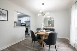 The Hearth & Thistle - King Bed/TownHome with Deck