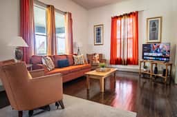 Division Den |Charming One-Level w/ Backyard +WiFi