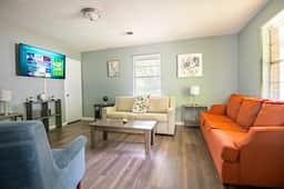 32nd Street Retreat | Downtown/Backyard/Parking - Image 2