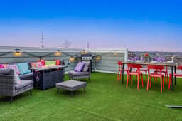 7min to Broadway | Unit 217 - Rooftop Hottub-14 beds-Pool Table - Image 4