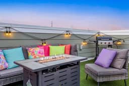 7min to Broadway | Unit 217 - Rooftop Hottub-14 beds-Pool Table - Image 5
