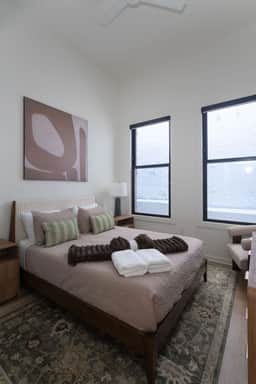Urban Loft – Wi-Fi/Downtown/2 Beds & 2 Baths - Image 3