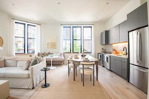 Cityscapes Loft– Groups/WiFi/2 Bed & 2 Bath - Image 1