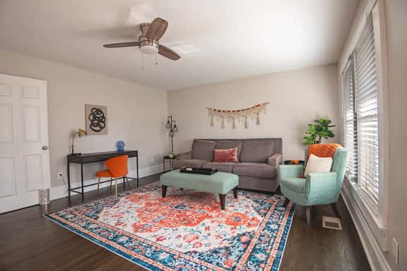 Avondale Haven: Near it All– WiFi, King Bed & Pets - Image 1