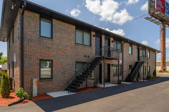 Central Duo Suites - Big Groups/Parking/Queen Beds - Image 1