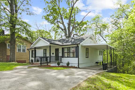 Druid Hills Retreat | Group Stay/King Bed/Parking - Image 1