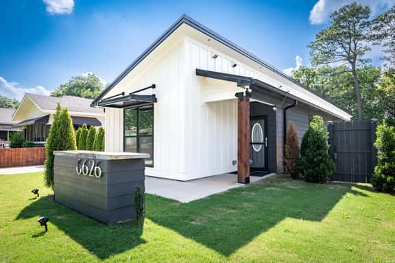 Luxe Lodge - 3BR/bathtub/large living space - Image 1
