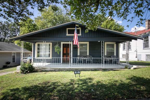Fourth Street Retreat | King Bed/Family/DownTown - Image 1