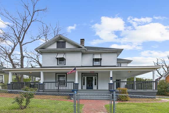 Heritage Haven Estate- Near Crossplex/Groups/Patio - Image 1