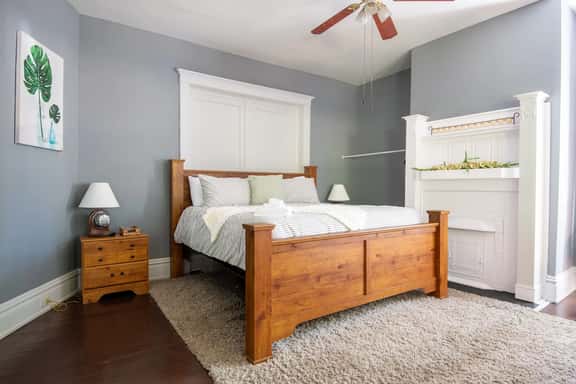 Magnolia Middle Suite| Queen Beds/Couples/Downtown - Image 1