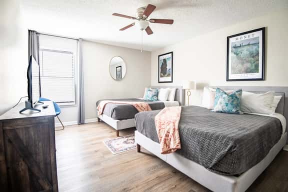 Ridge Retreats Unit A: King Bed/Free Parking/2 Baths - Image 1