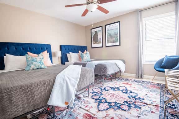 Ridge Retreats Unit E- WiFi/4 Queen Beds/Groups - Image 1