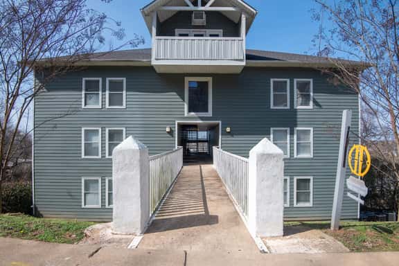 Ridge Retreats - Groups/6 units/King Beds/Parking - Image 1